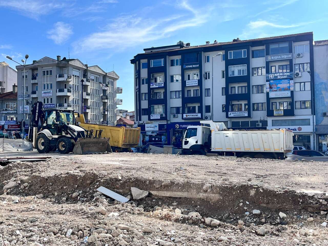 Yıkım Bitti, Bekleyiş Sürüyor: Muğlalı İşhanı Arsasında Son Durum 1